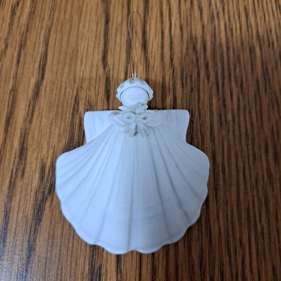 Margaret Furlong Porcelain Shell Angel Ornament Bouquet With Stand and Box - Picture 3 of 7